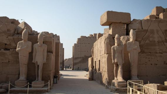 excursión de un día a la orilla este, visita a los templos de Luxor y Karnak.