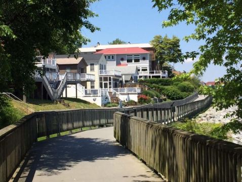 Chesapeake Beach: Guided Walking Tour to The Cliffs