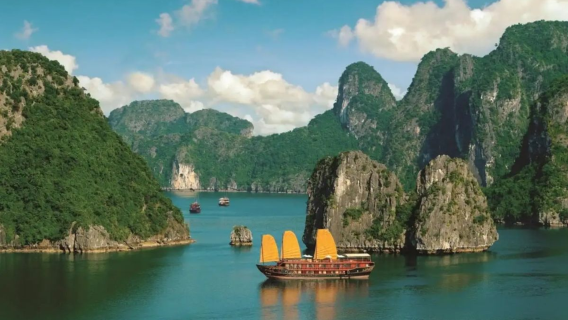 Vịnh Hạ Long - Du thuyền ngày 5 sao Ambassador với bữa trưa Buffet và tiệc hoàng hôn
