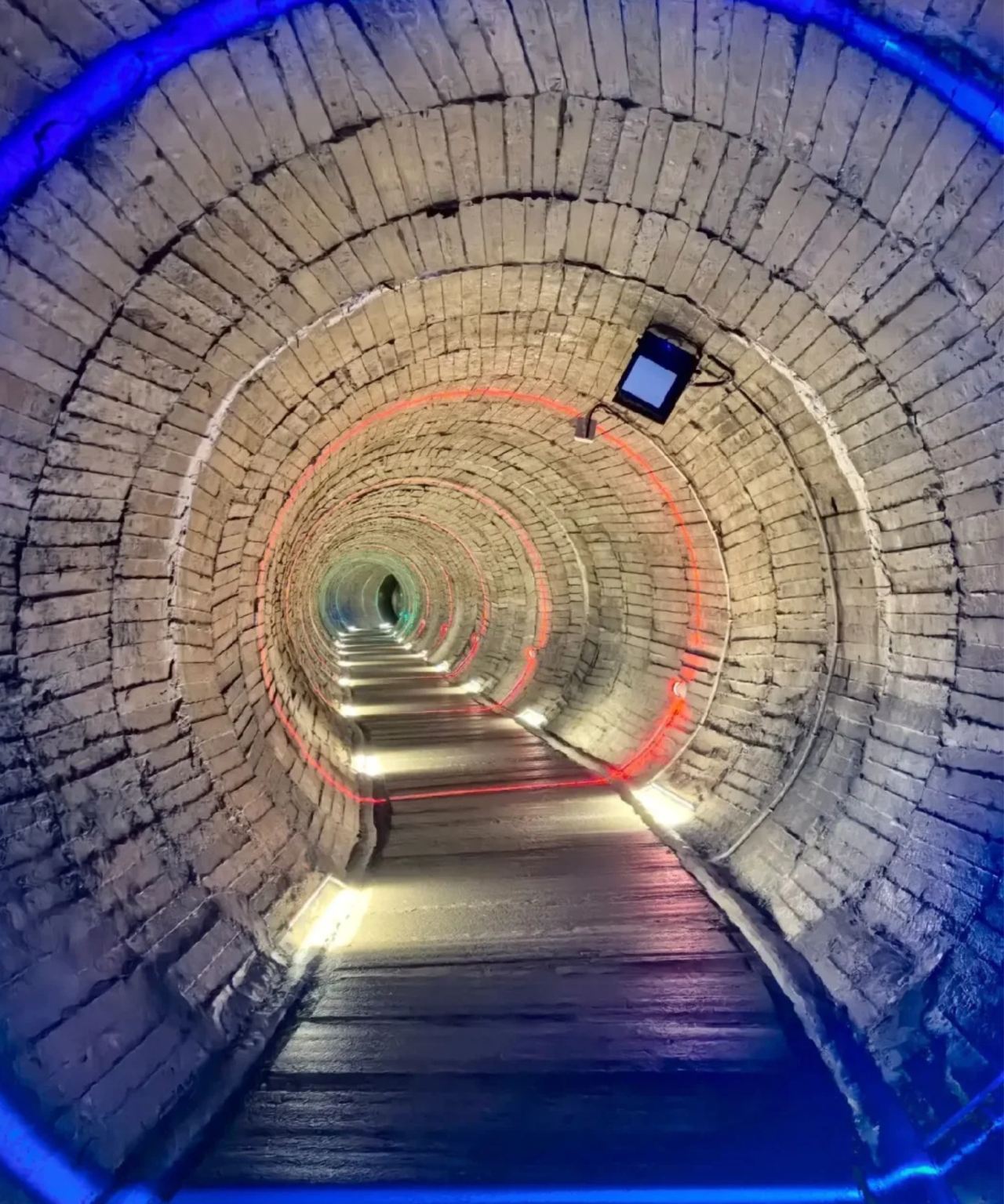 Chongqing group tour : Baiheliang Underwater Museum, 816 Nuclear Bunker & Wulingshan Rift Valley