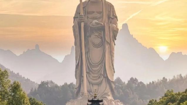 Pakej sewaan peribadi sehari di Chizhou, Anhui selama 10 jam / lawatan pantas ke Gunung Jiuhua + Kuil Roushen Baodian + Kuil Huacheng