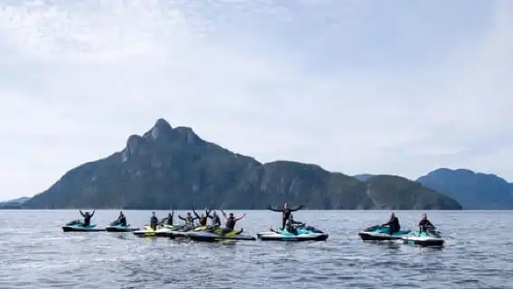 搭乘水上摩托車前往鮑文島,包括啤酒、葡萄酒、咖啡或冰淇淋
