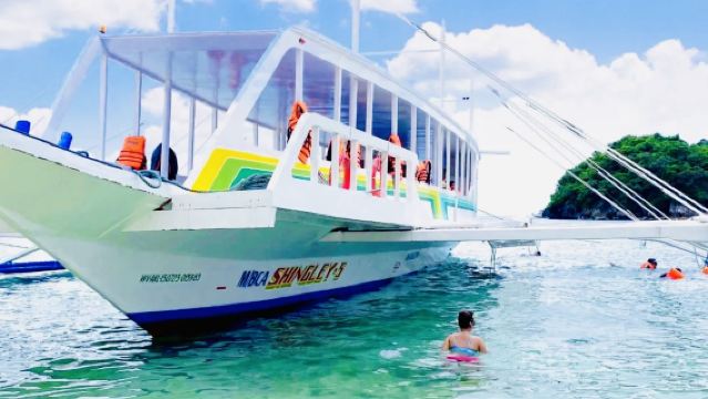 Boracay Island Hopping Tour with Filipino Buffet Lunch and Scenic Island Views