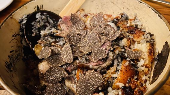 tempahan tempat duduk restoran terkenal Majordōmo di Los Angeles, Amerika Syarikat