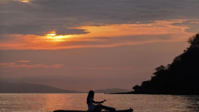 科莫多旅遊：浮潛+划艇+中式火鍋&日落槳板+划艇+中式火鍋