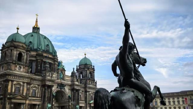 德國柏林博物館島+柏林圍牆+夏洛騰堡宮+勃蘭登堡門【中文包車】