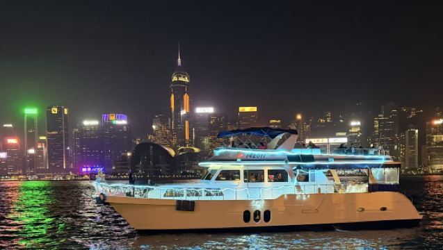 Passeio turístico noturno pelo Porto Victoria em Hong Kong