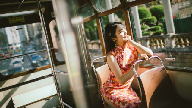 One-Day Qipao Rental Experience in Hong Kong