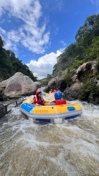 Guangzhou to Qingyuan Gulong Gorge Rafting Day Tour: Glass bridge, cliff ride & QQ speed 
