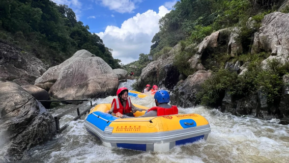 Passeio de Um Dia de Cantão para Qingyuan Gulong Gorge: Rafting, Ponte de Vidro, Passeio no Penhasco e QQ Speed