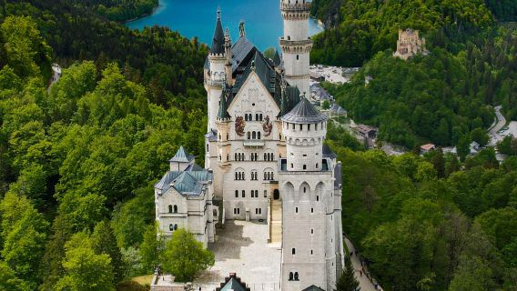 Full-day tour to Neuschwanstein Castle and Linderhof Palace from Munich (optional admission ticket + guide)