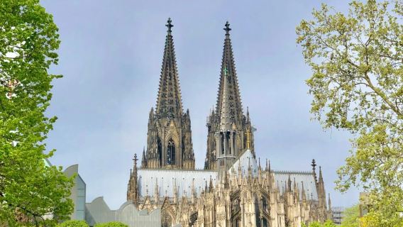 Hari Filem Manis Cologne: Menara Berkembar Gothic · Pancutan Coklat · Taman Filem Jerman Sewaan Peribadi