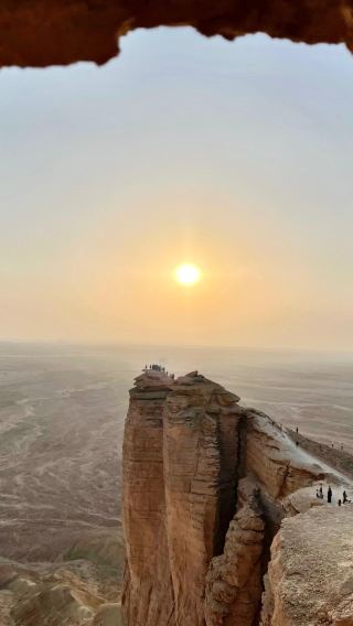 Edge of the World 4x4 Tour with Camels, Gazelles & Sunset from Riyadh