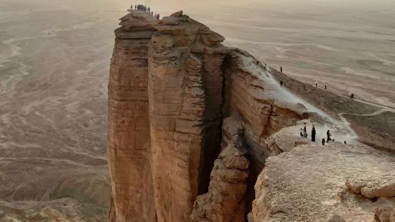 Edge of the World 4x4 Tour with Camels, Gazelles & Sunset from Riyadh
