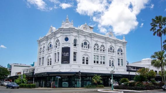 Cairns History Walking Tour with Local Guide