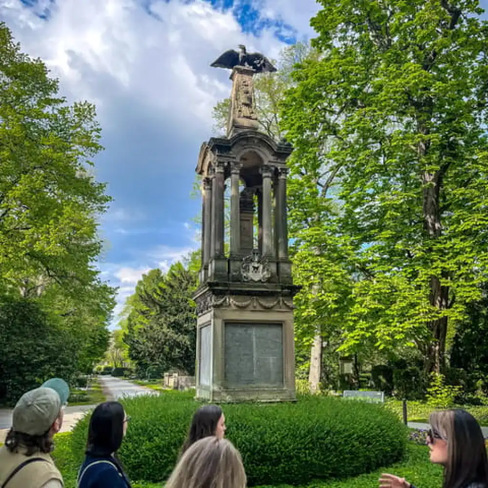 死者の街：英語ガイド付き ケルン有名墓地ツアー | Trip.com