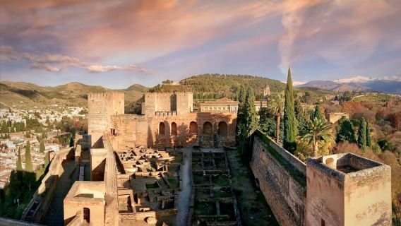 Granada: Alhambra Palace Guided Tour