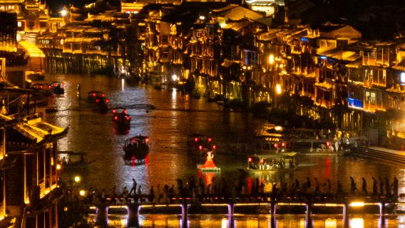 Fenghuang, Szklany Most, Avatar, Winda Bailong – wszystko w 1 dzień podróży do Zhangjiajie ze Złotym Biczem 