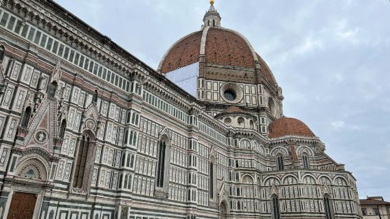 ฟลอเรนซ์ อิตาลี: ทัวร์วันเดียว/ทัวร์หลายวัน หอศิลป์อะคาเดเมีย + หอศิลป์อุฟฟิซิ + สะพานเวคคิโอ พร้อมบริการภาษาจีนและภาษาอังกฤษ