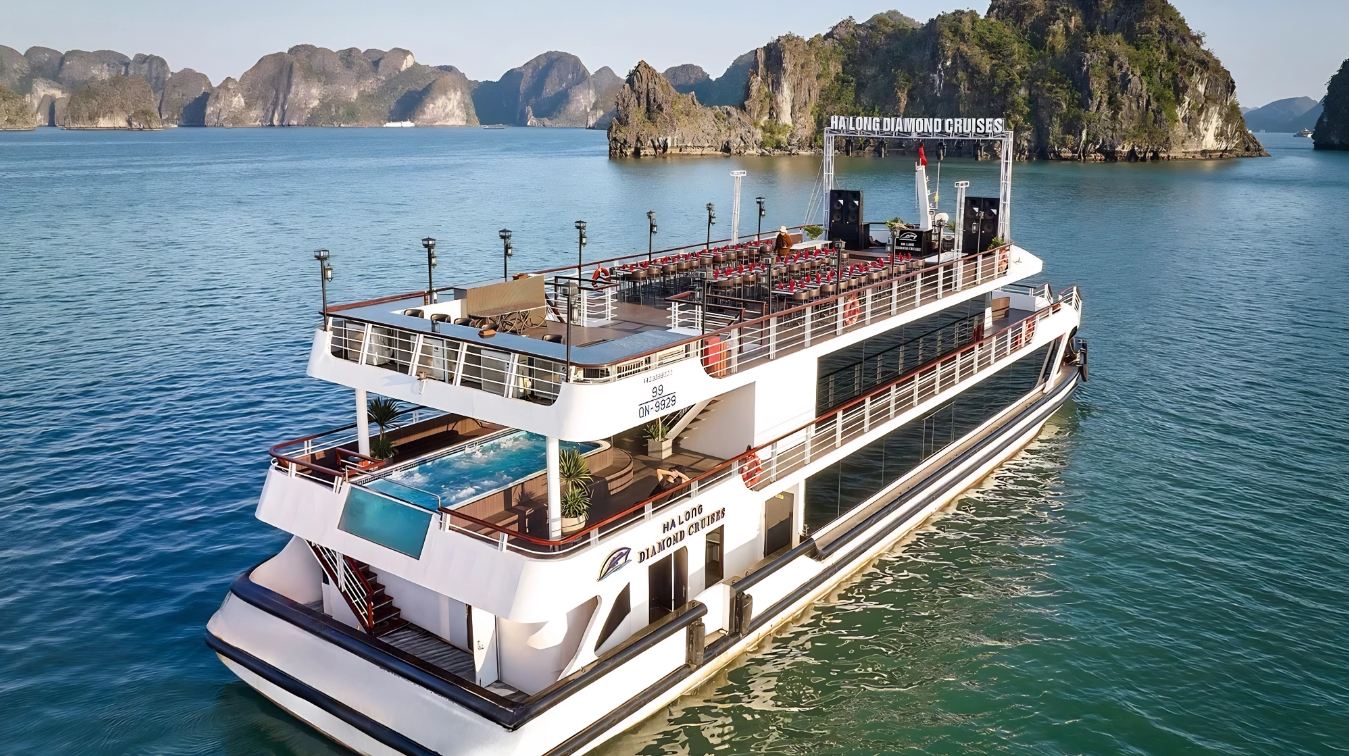 [5-Star Diamond Cruise] Hanoi Ha Long Bay 1-day tour with hotel transfer + buffet + kayaking