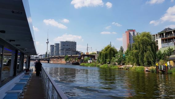 Berlin: 1-Hr Historical Sighseeing Cruise from Friedrichstraße