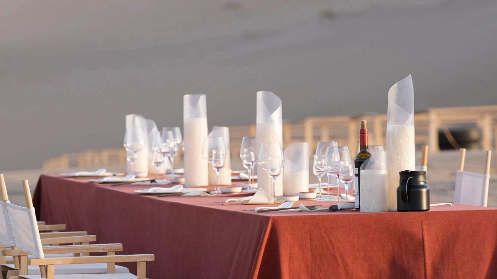 敦煌鳴沙山沙漠晚宴【滑沙+駱駝騎行+ATV摩托車沖沙+UTV越野+星空篝火+沙州清宴+摩洛哥帳篷拍照+沙漠落日】