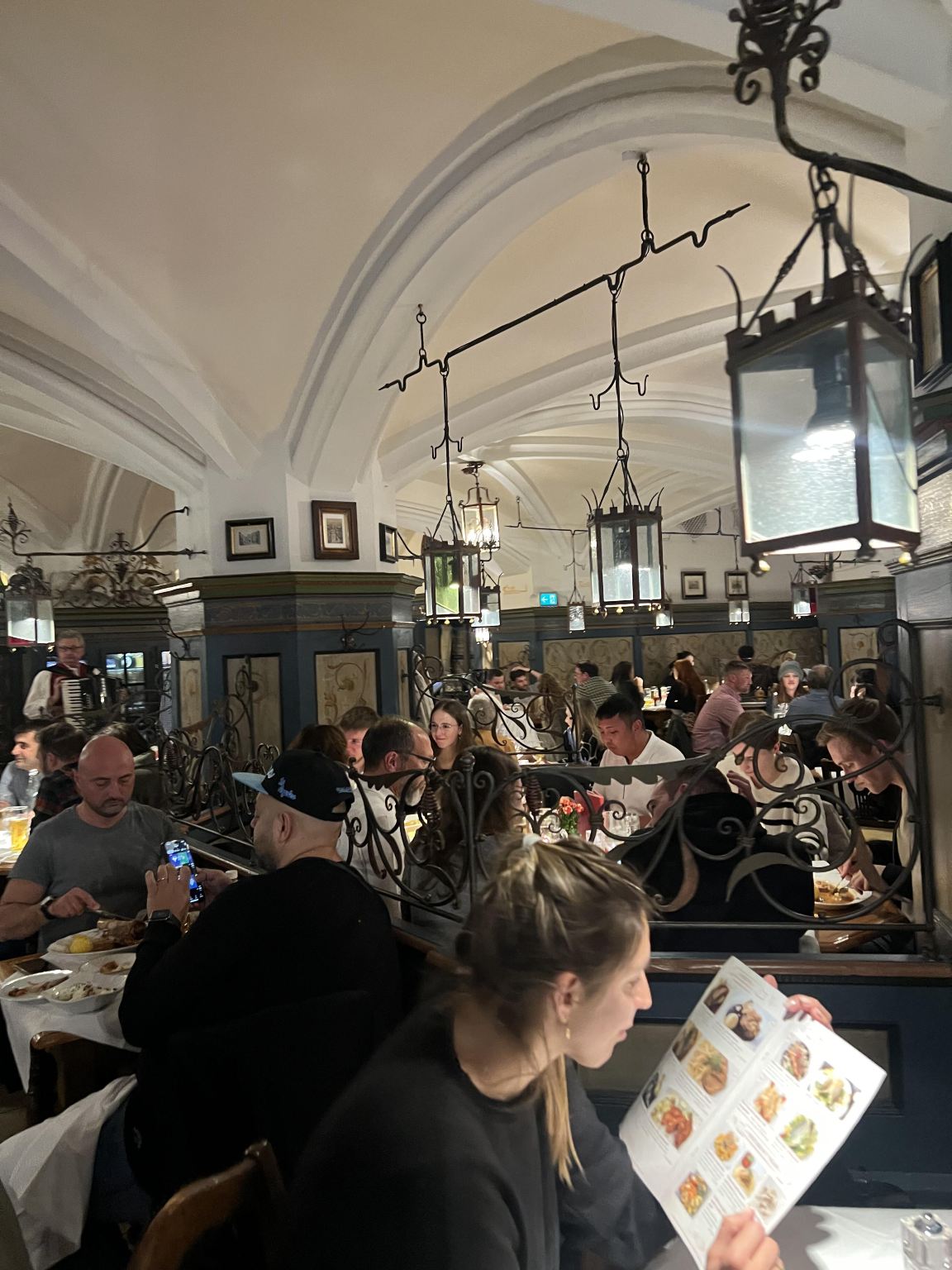 Servicio de reservas en restaurantes populares: Ratskeller München en Múnich, Alemania