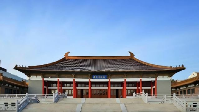 Nanjing Museum 1-day tour (includes museum admission + 2-hour cultural guide)