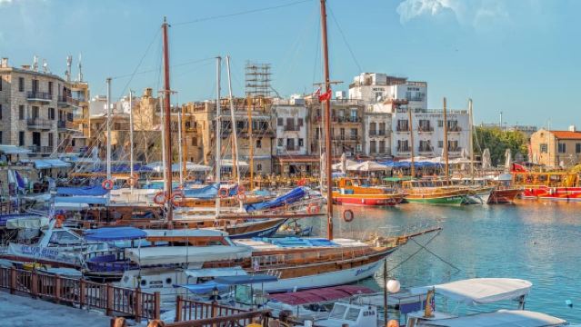 Desde Ayia Napa: Cuentos de dos ciudades, Nicosia y Kyrenia - Polaco