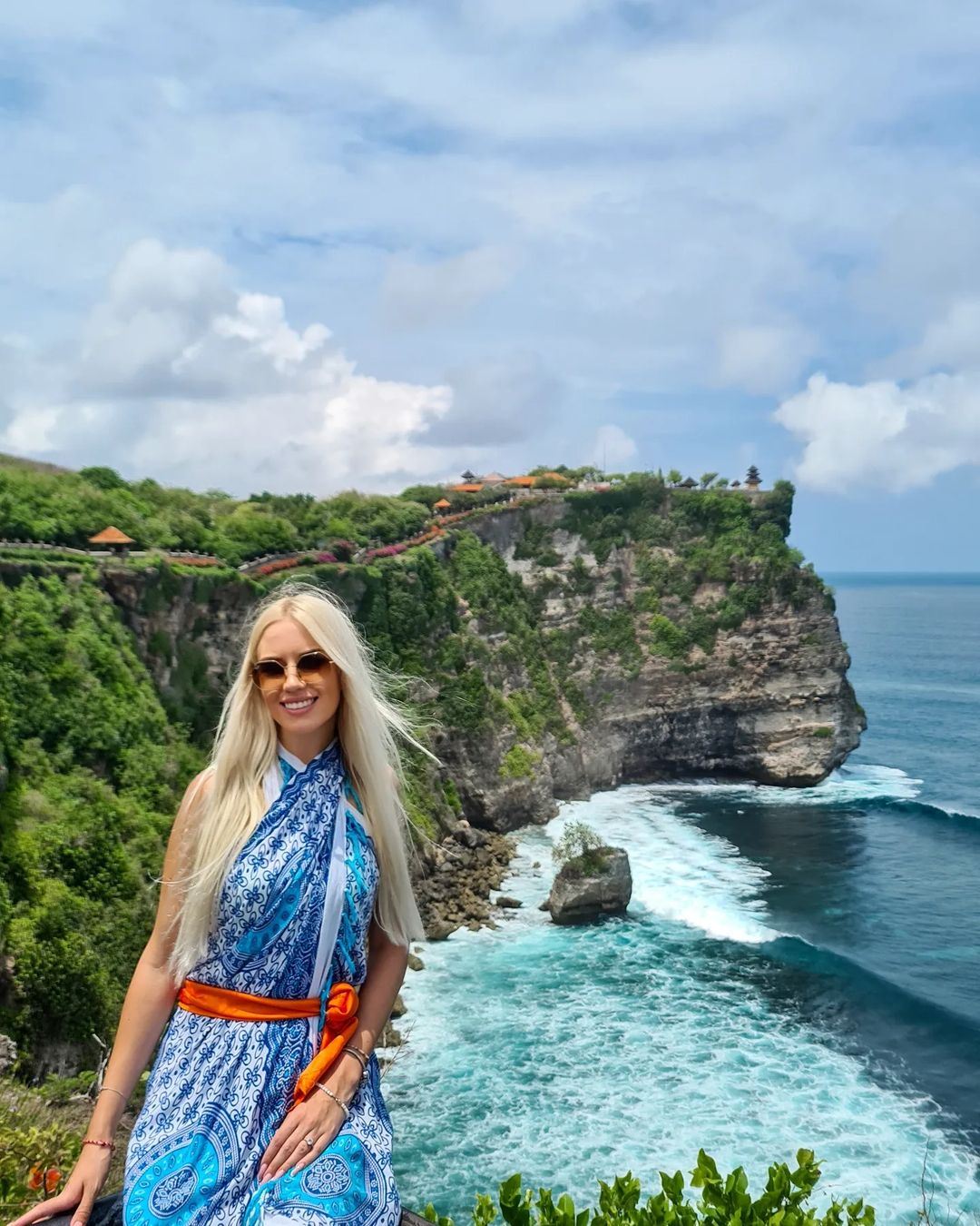 Tempio di Uluwatu, Spiaggia di Melasti, Cliff Road e Parco Culturale GWK – Tour Privato di un Giorno Intero