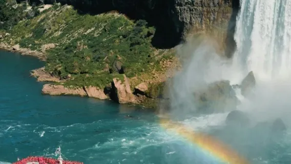 Niagara Falls (CA): Guided Bus Tour + Boat Cruise + Maple & Chocolate Tastings