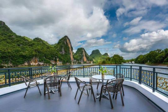 【私家團】灕江四星遊船（竹江正航）+自助午餐+銀子岩一日遊