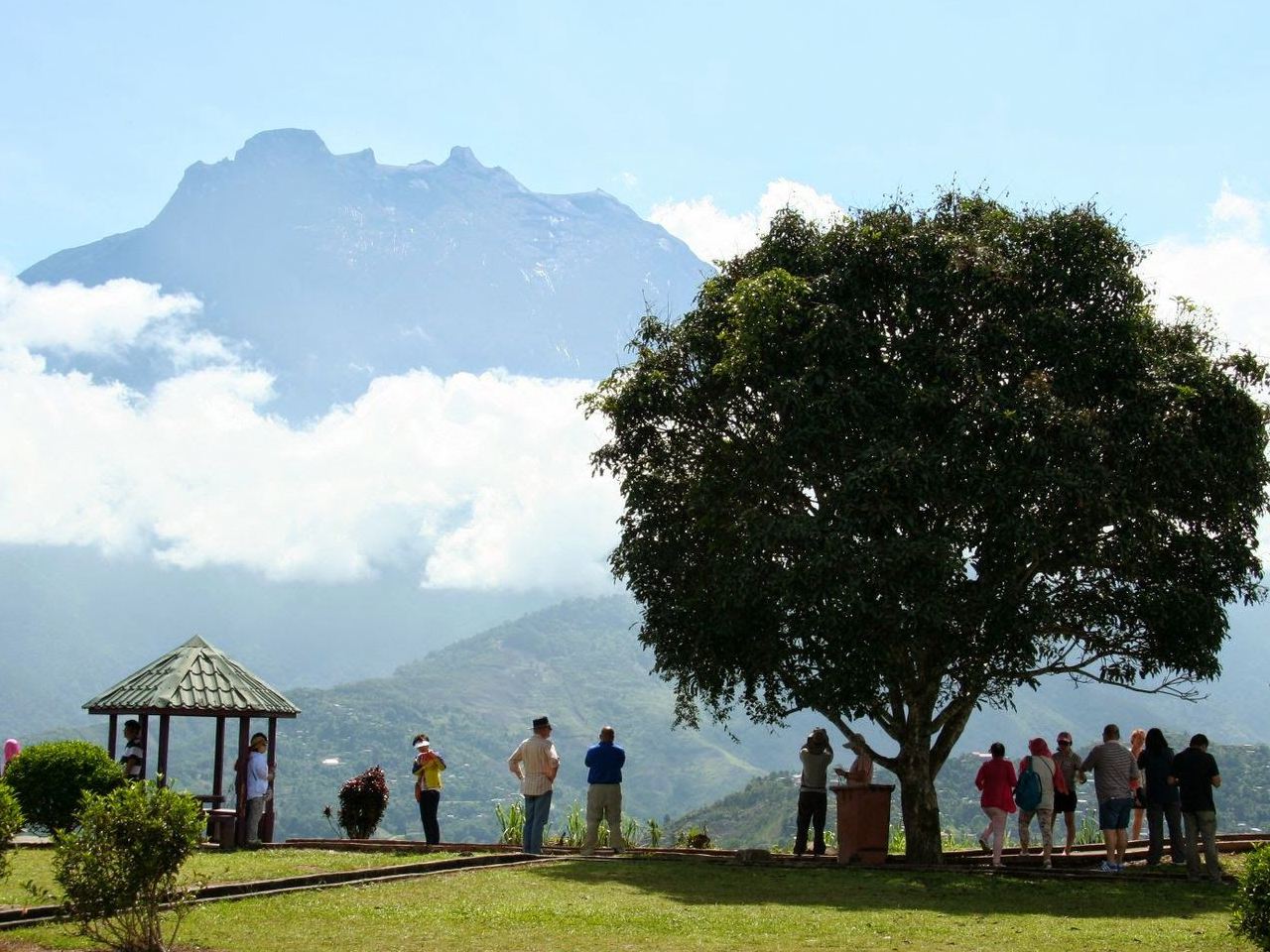 Tagesausflug zum Nationalpark Kinabalu in Sabah mit Poring Hot Springs und Desa Dairy Farm