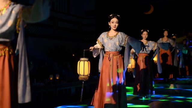 【越王楼晟宴・名楼餐秀】四川綿陽の名楼晟宴餐秀|越王楼没入型宮廷宴【千年の越王楼、一宴で盛唐へタイムスリップ】