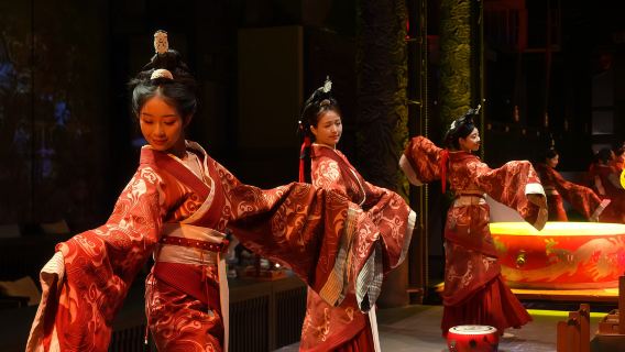 Chengdu Ancient Shu Feast: Designer Hanfu Styling, Han-Tang-Song Live Show & Sichuan Meals