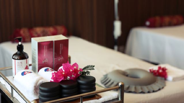 Pflege mit entspannendem und durchblutungsförderndem Aromaöl