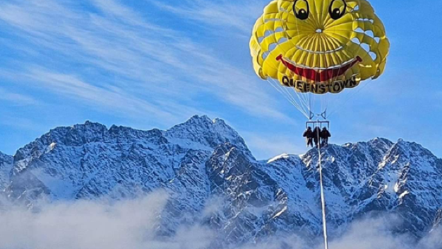 Queenstown Parasailing Experience [New Zealand Queenstown Water Parasailing & Paragliding (Soaring 200m Above Lake Wakatipu)]