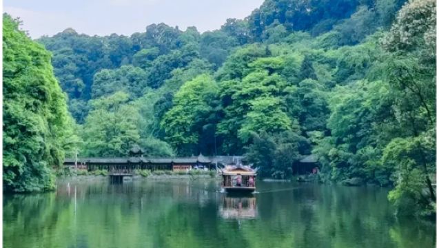 Passeio de um dia em grupo pequeno (2-8 pessoas) para Dujiangyan e Monte Qingcheng | Lágrimas Azuis + Brinde de artesanato cultural intangível