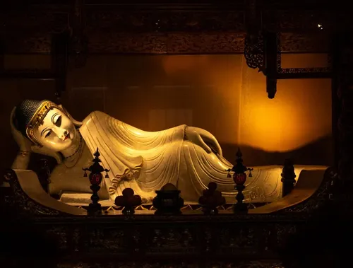 【週末セール】癒やしの面立ち　仏像　上海骨董街　1988 上海 玉仏禅寺 日帰りツアー（写経体験・精進麺・アートスポット訪問