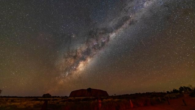 Φωτογραφική Περιήγηση με Αστρονομία στο Ουλουρού της Βόρειας Επικράτειας (ξενάγηση στα Κινέζικα/Αγγλικά, μεταφορά από/προς το θέρετρο)