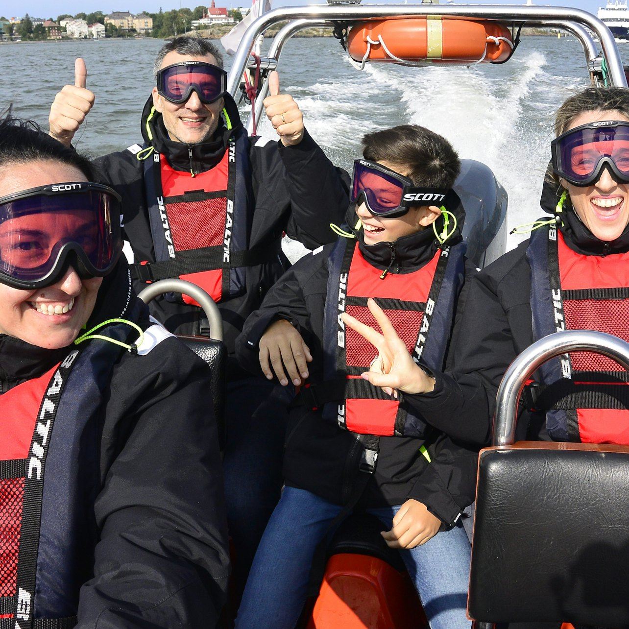 RedRib Helsinki Speedboat Tour
