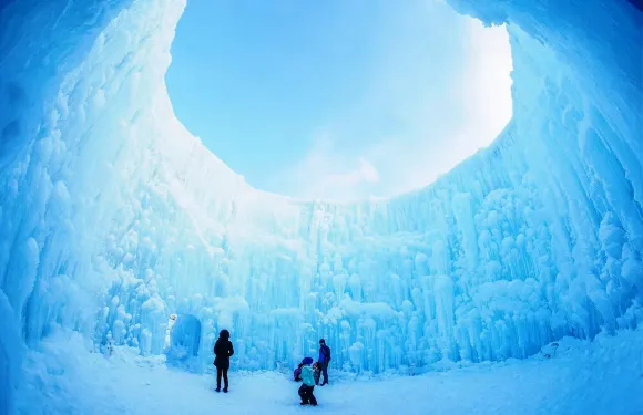 日本北海道支笏湖冰雪節+登別地獄谷+洞爺湖一日遊