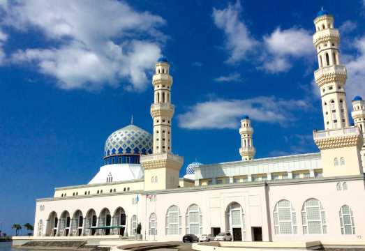 Kota Kinabalu Half-Day Tour: Tanjung Aru Beach + City Mosque + Tun Mustapha Tower