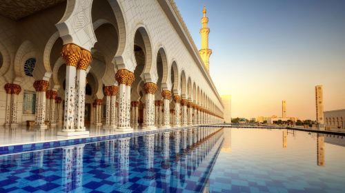 From Dubai Shared Tour: Abu Dhabi Cultural Tour Mosque, Louvre & Lunch Day Tours 4