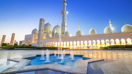 From Dubai Shared Tour: Warner Bros World with Grand Mosque Tour Day Tours 2