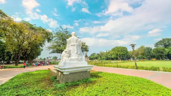Classic 1-day tour of Manila - churches/castles/Rizal Park/Manila Bay