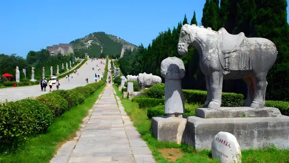 1-dags privat chartertur til Xi'an Famen attraktionen + Qianling-mausoleet + Maoling-mausoleet [inkluderer gratis billet til Famen attraktionen]