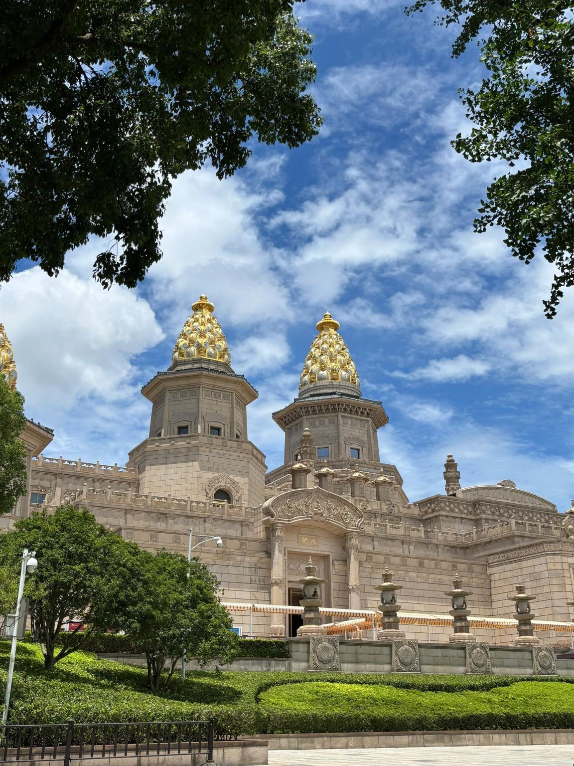 ทัวร์ 1 วันเหมารถพร้อมบริการภาษาอังกฤษและจีนในอู๋ซี ประกอบด้วยพื้นที่ชมวิวหลิงซาน + หมู่บ้านจานหัววาน + พระใหญ่วัดหลิงซาน + เมืองโบราณฮุ่ยซาน