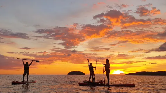 Tanjung Aru Paddleboard 1,5 Stunden [Stand-Up-Paddle bei Sonnenaufgang oder Sonnenuntergang (1,5 Stunden)]