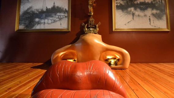 From Barcelona: Girona&Dalí Museum Day Trip with Small Group